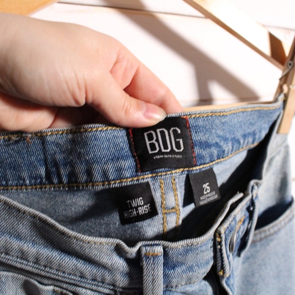 BDG UO Twig High Rise Skinny Destroyed Jean NWOT - Picture 6 of 9